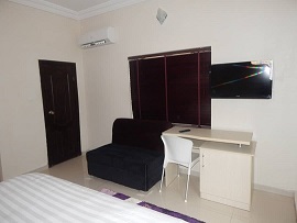Womzy Hotel